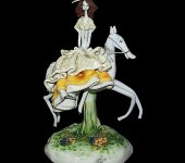 Скульптура "Маленькая леди в жёлтом на лошади", Zampiva