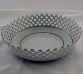 Прорезная тарелка, Hollohaza Porcelain