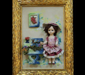 Картина прямоугольная "Кукла стоящая у подставки с цветами", Zampiva