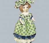Статуэтка "Кукла с темными волосами в зеленом платье", Zampiva