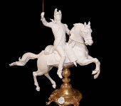 Статуэтка белая "Драгун на коне", Tiche Porcellane