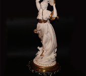 Статуэтка "Дева с бубном" на подставке, Porcellane Principe