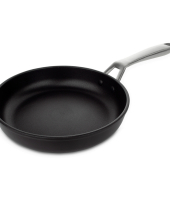 Сковорода dia 24 см, h 5,5 см, для всех типов плит, литой алюминий с антипригарным покрытием, толщина стенок - 4 мм,