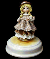 Статуэтка музыкальная "Кукла с цветами", Zampiva