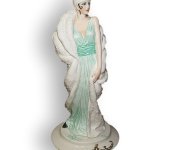 Статуэтка "Утопая в мехах", глянцевая, Elite & Fabris