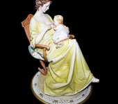 Статуэтка "Материнство (Кормящая)", Porcellane Principe