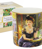 Кружка Дама за столиком, в подарочной упаковке