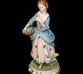Скульптура "Дама с корзиной цветов", Tiche Porcellane