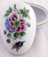 Бонбоньерка-яйцо, Hollohaza Porcelain  