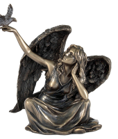 Статуэтка Ангел сидящий с голубем