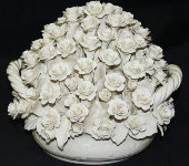 Декоративная корзина с белыми розами, Artigiano Capodimonte