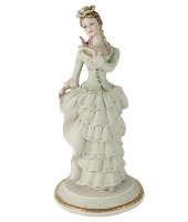 Статуэтка Девушка с бабочкой