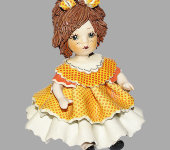 Статуэтка "Кукла сидящая с темными волосами в оранжевом платье", Zampiva