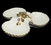 Менажница "Раковина", Swarovski, белая с декором золотого цвета,, 27x27 cm ST134/1-BO