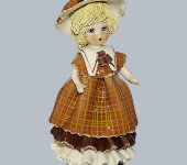 Статуэтка "Кукла со светлыми волосами в коричневом платье", Zampiva
