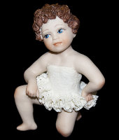Фарфоровая кукла "Маленькая балерина слушает", Sibania