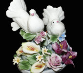 Статуэтка "Пара голубей сидящие на цветах", Artigiano Capodimonte
