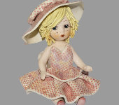 Статуэтка "Кукла сидящая со светлыми волосами в розовом платье ", Zampiva