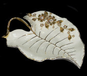 Декоративное блюдо "Лист", Swarovski, белое с декором золотого цвета, 30х24 cm ST68/1-BO