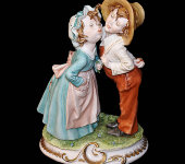 Скульптура "Первый поцелуй", Tiche Porcellane