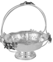 Конфетница с ручкой с отделкой под серебро