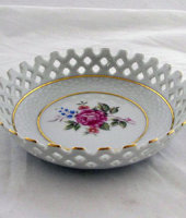 Прорезная тарелка, Hollohaza Porcelain