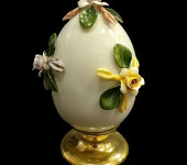 Декор "Яйцо", белый, на золотой ножке, Artigiano Capodimonte