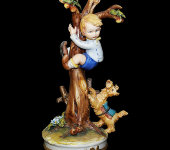Статуэтка "Мальчик  на дереве", La Medea