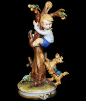 Статуэтка "Мальчик  на дереве", La Medea