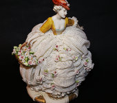 Статуэтка "Дама с корзинкой", Porcellane Principe