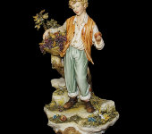 Статуэтка "Юноша  с корзиной фруктов",  Venere Porcellane d'Arte