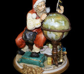 Статуэтка "Санта Клаус с глобусом",  Venere Porcellane d'Arte