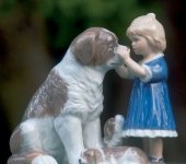Статуэтка "Девочка с собакой и щенятами", Royal Copenhagen