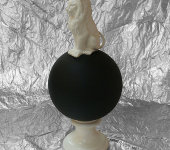 Статуэтка "Белый лев сидящий на чёрном шаре", Ceramiche Dal Pra 