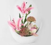 Декоративные цветы Лилии розовые и орхидея в керам.вазе