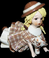 Статуэтка "Кукла лежащая и держащая букет цветов", Zampiva