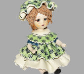 Статуэтка "Кукла сидящая с темными волосами в зеленом платье", Zampiva