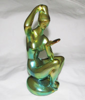 Фигурка "Женщина с зеркалом", Zsolnay 